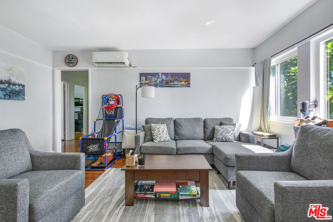 7129 Coldwater Canyon Ave Unit: 10