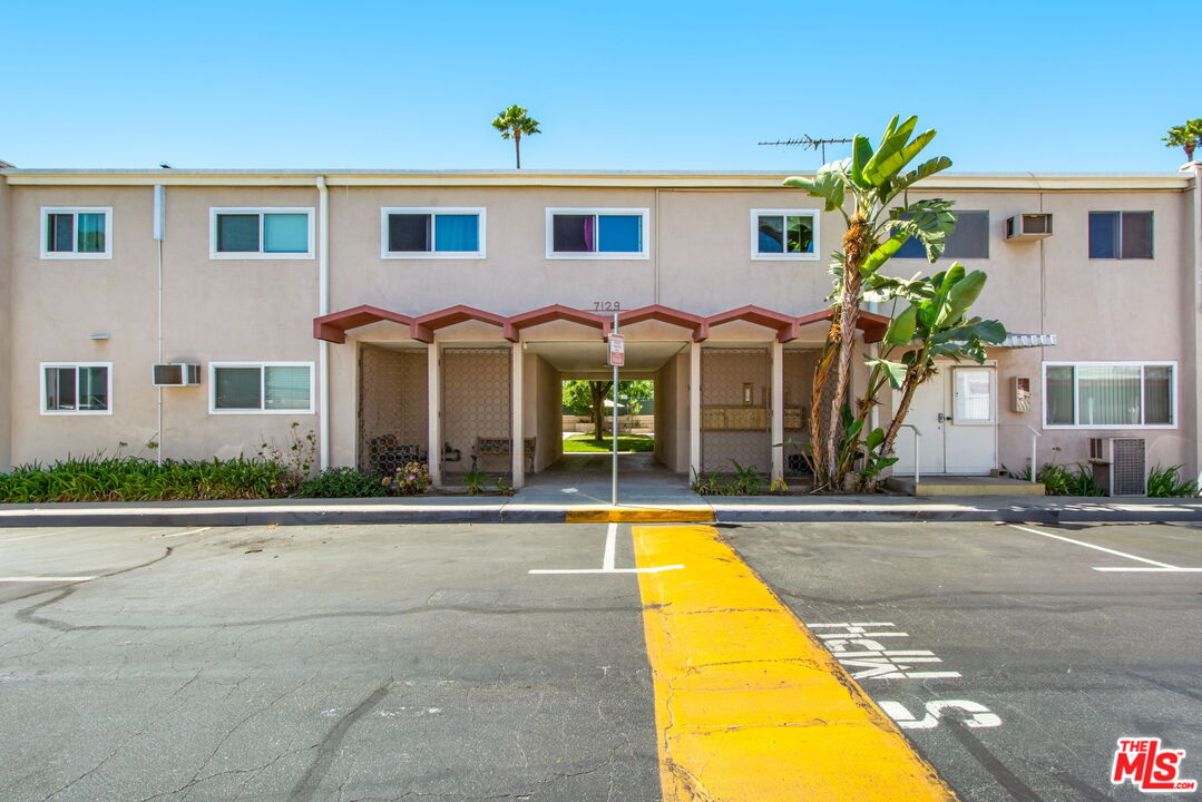 7129 Coldwater Canyon Ave Unit: 10