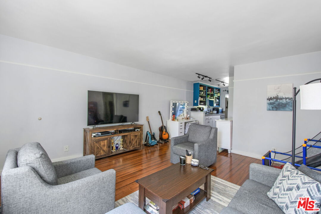 7129 Coldwater Canyon Ave Unit: 10
