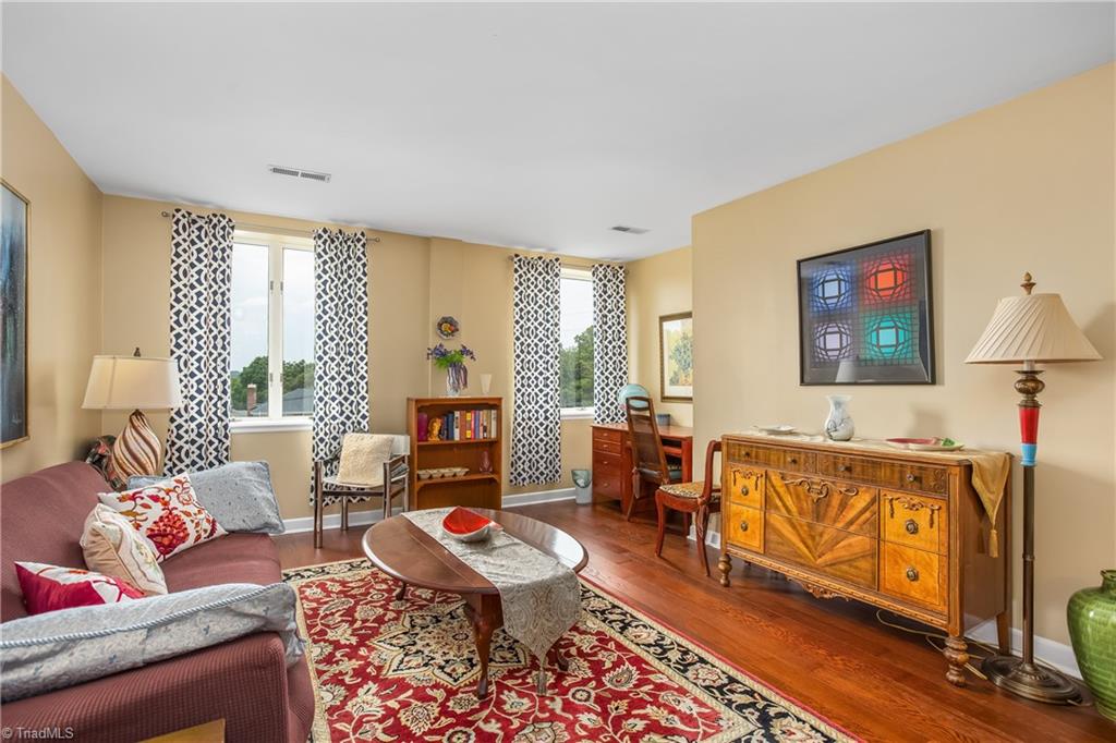 811 W 5th Street # 301, Winston-Salem Unit: 301