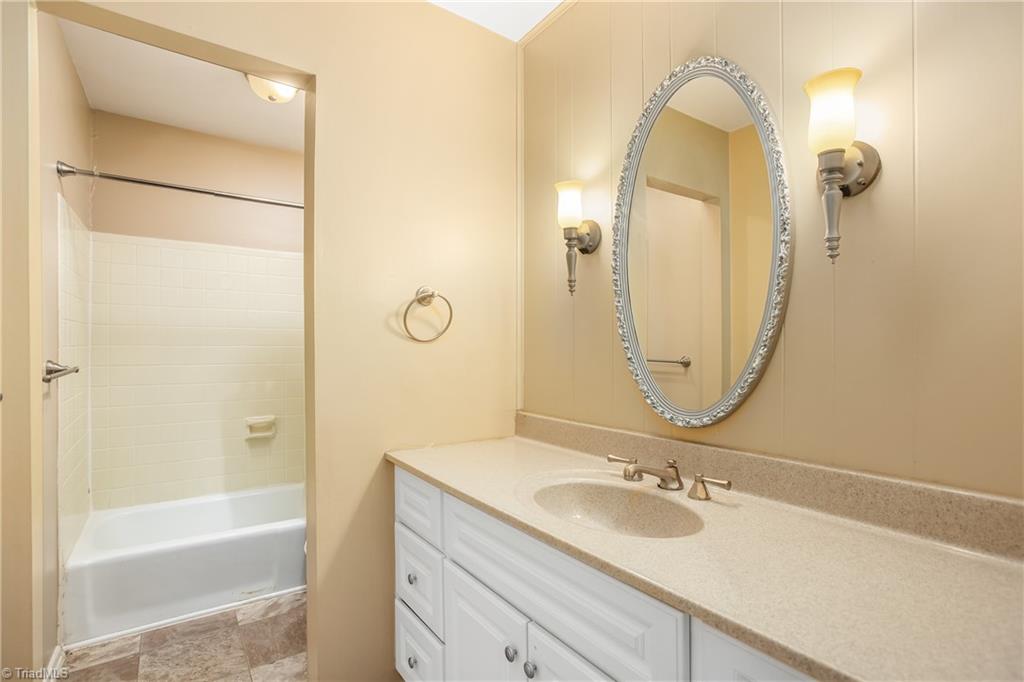 860 Duckview Court, Winston-Salem