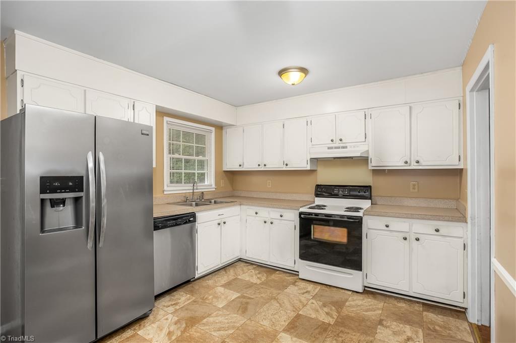 860 Duckview Court, Winston-Salem