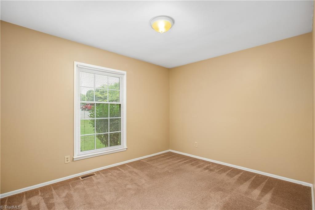 860 Duckview Court, Winston-Salem