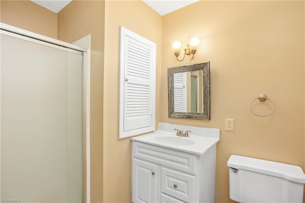 860 Duckview Court, Winston-Salem