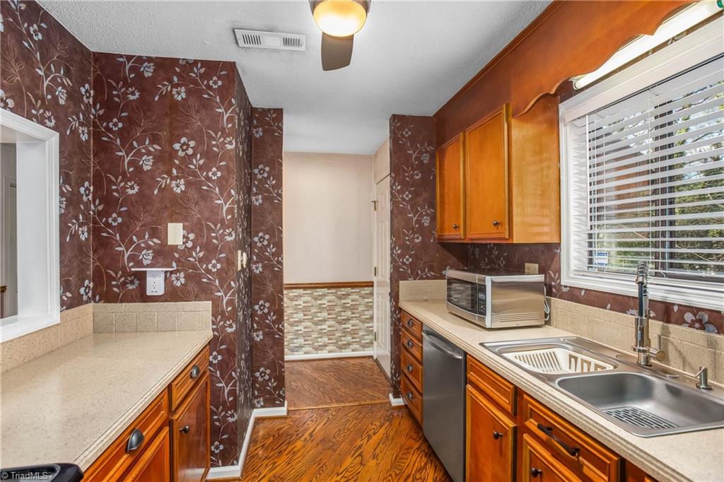 124 Cloister Oaks Circle, Winston-Salem