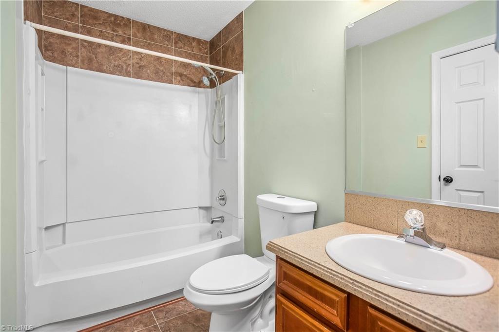 124 Cloister Oaks Circle, Winston-Salem