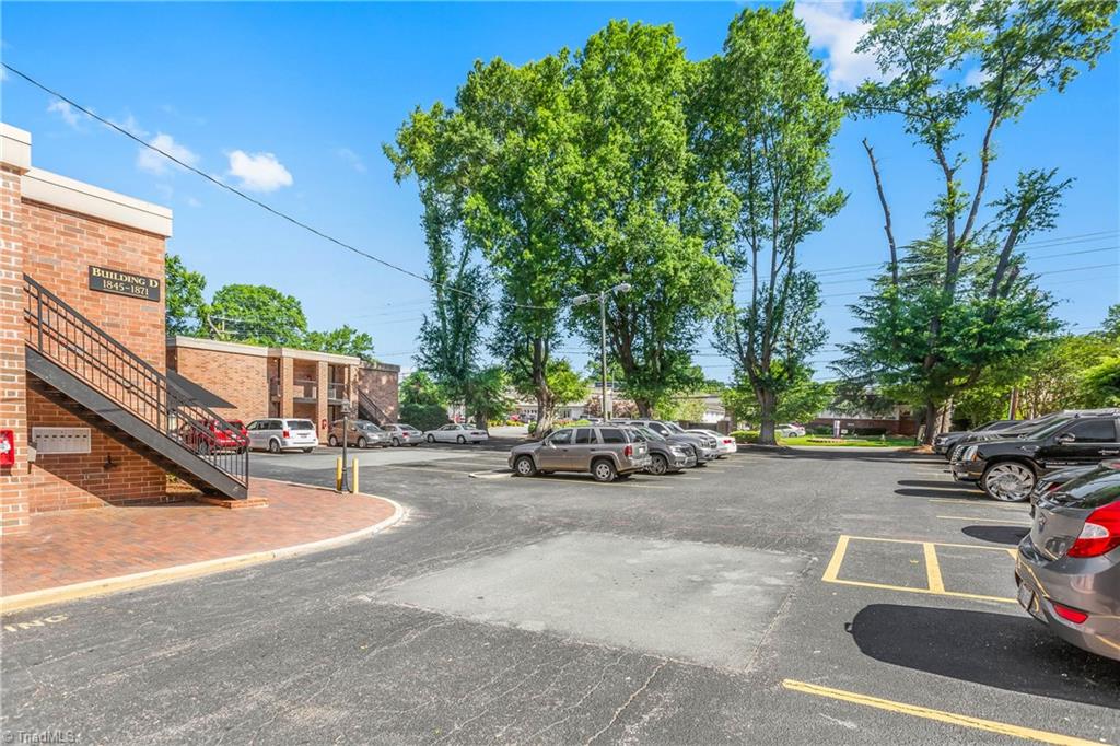 1725 S Hawthorne Road, Winston-Salem