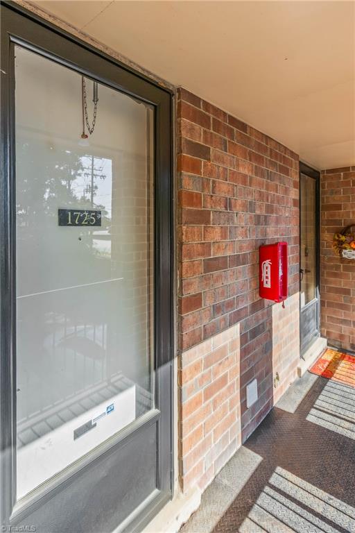 1725 S Hawthorne Road, Winston-Salem