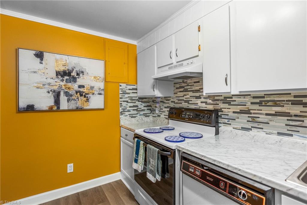 1725 S Hawthorne Road, Winston-Salem