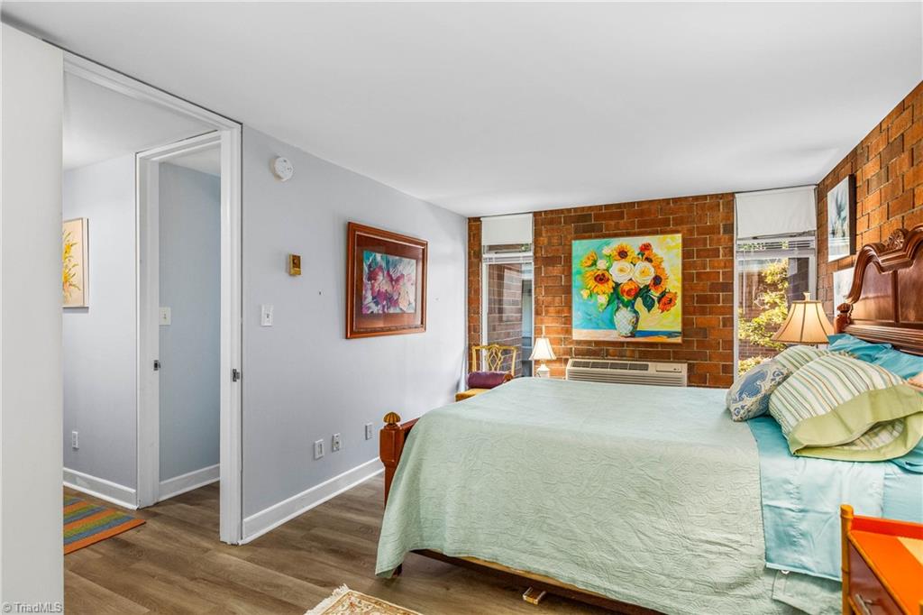 1725 S Hawthorne Road, Winston-Salem