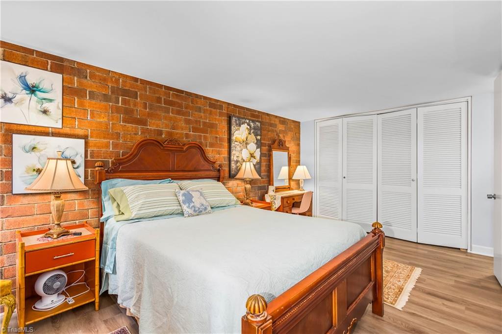 1725 S Hawthorne Road, Winston-Salem