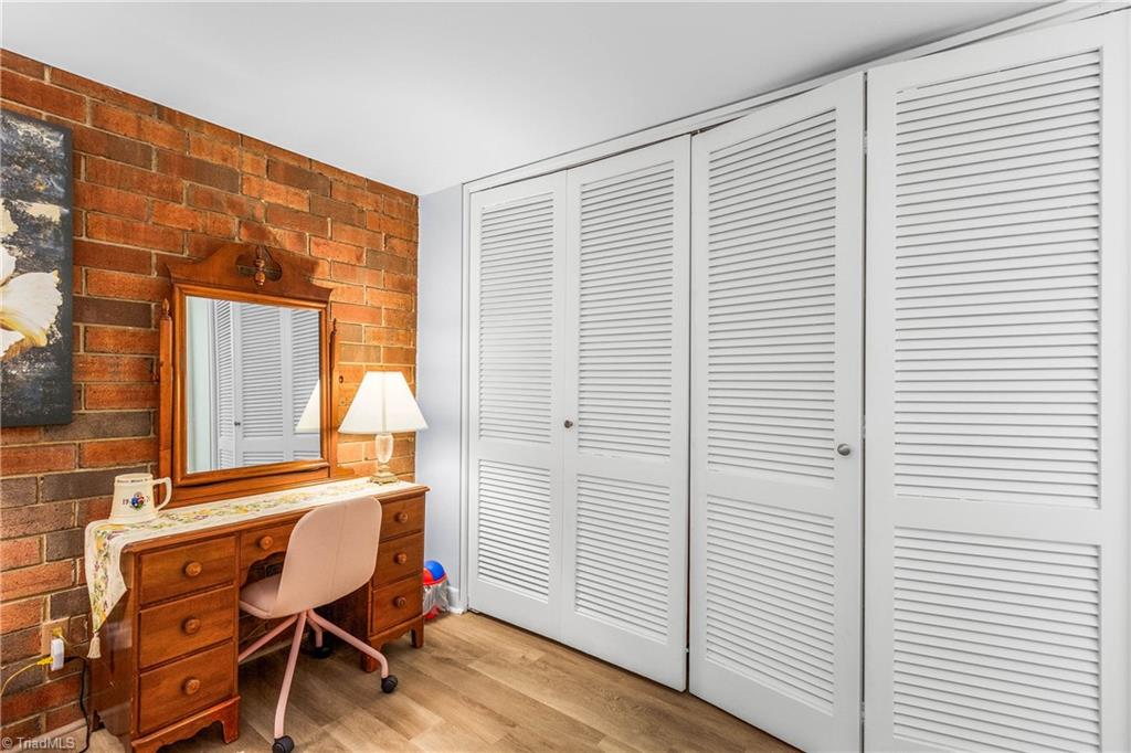 1725 S Hawthorne Road, Winston-Salem
