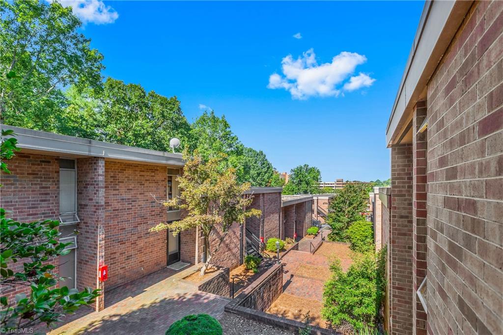 1725 S Hawthorne Road, Winston-Salem