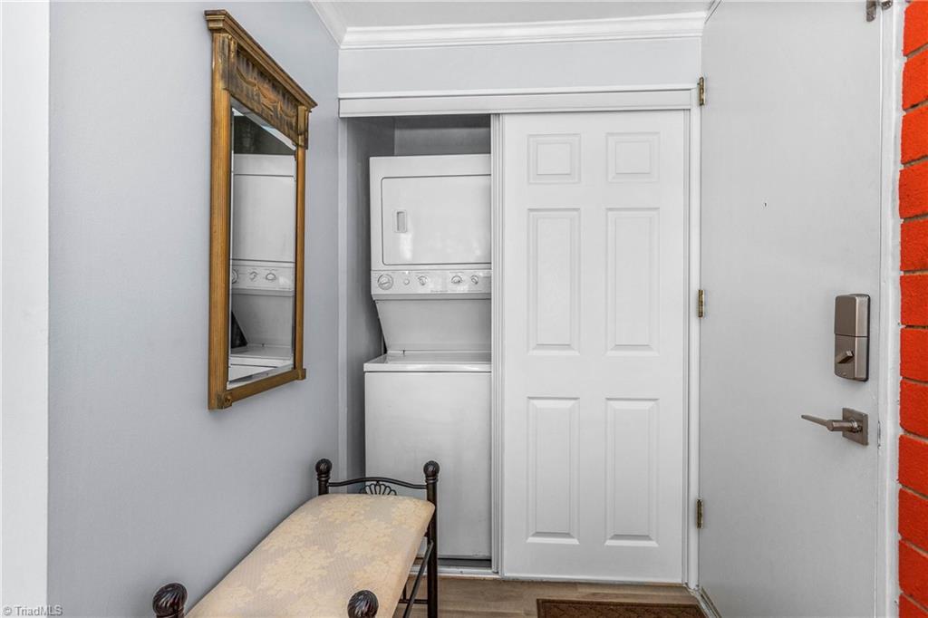 1725 S Hawthorne Road, Winston-Salem