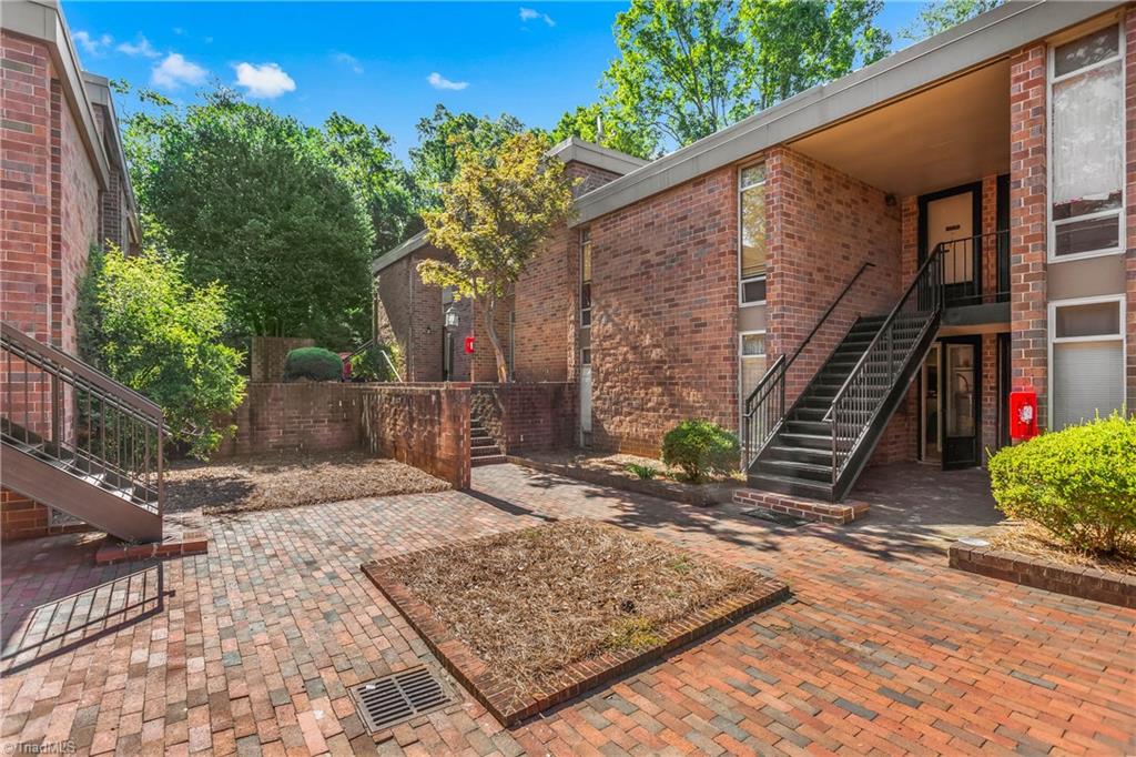 1725 S Hawthorne Road, Winston-Salem