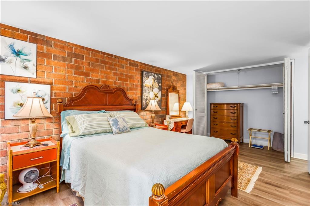 1725 S Hawthorne Road, Winston-Salem