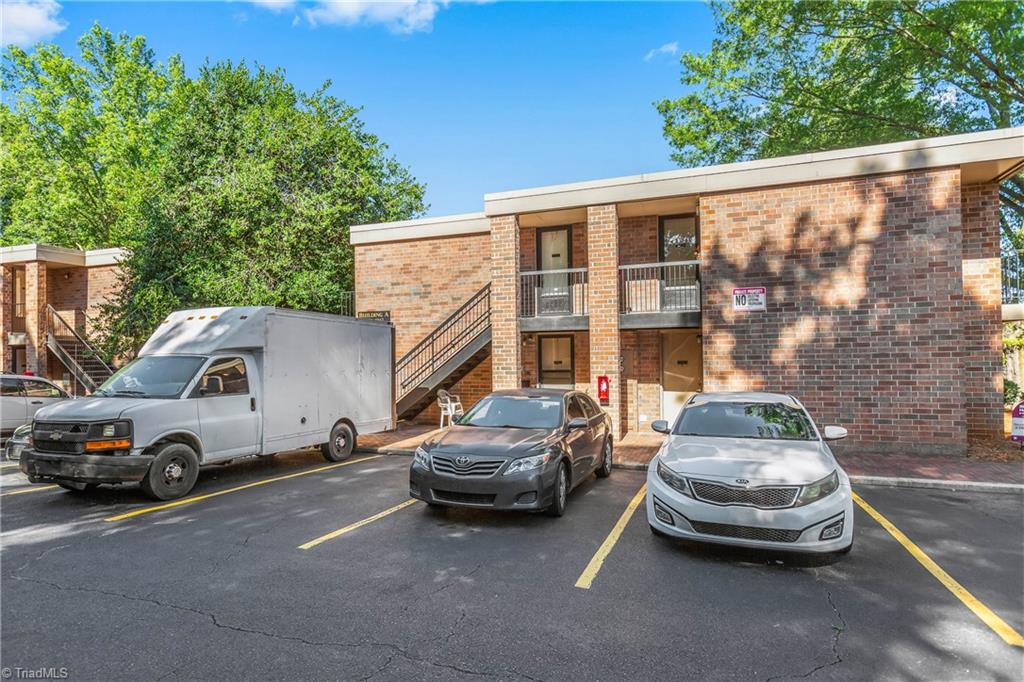 1725 S Hawthorne Road, Winston-Salem