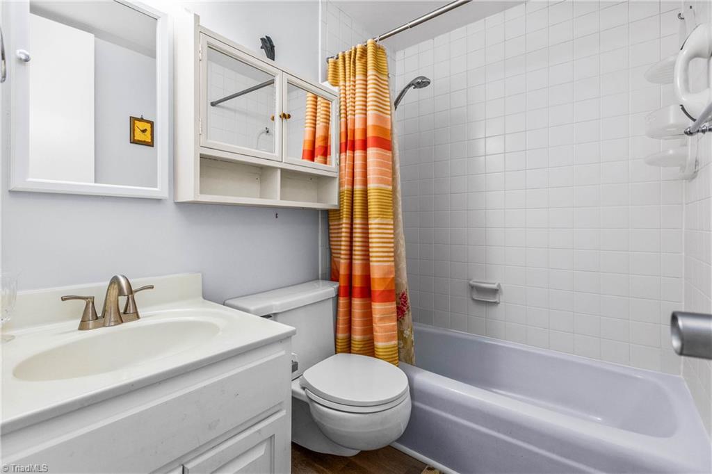 1725 S Hawthorne Road, Winston-Salem