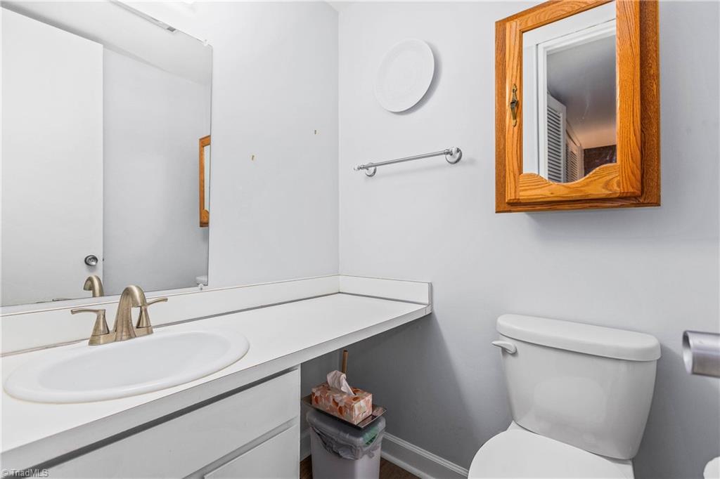 1725 S Hawthorne Road, Winston-Salem