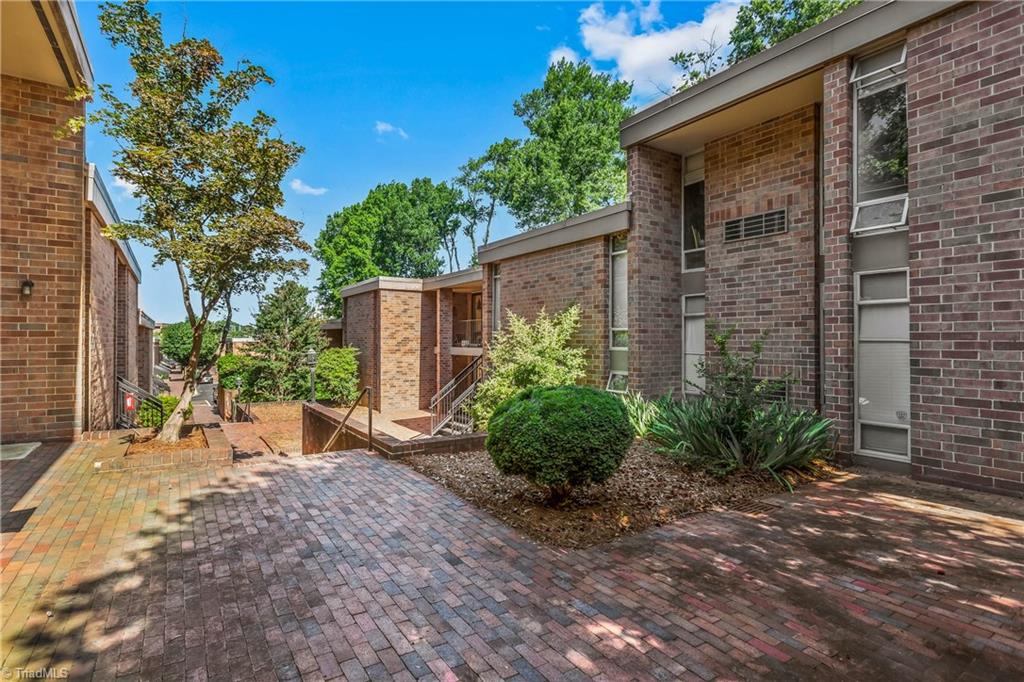 1725 S Hawthorne Road, Winston-Salem