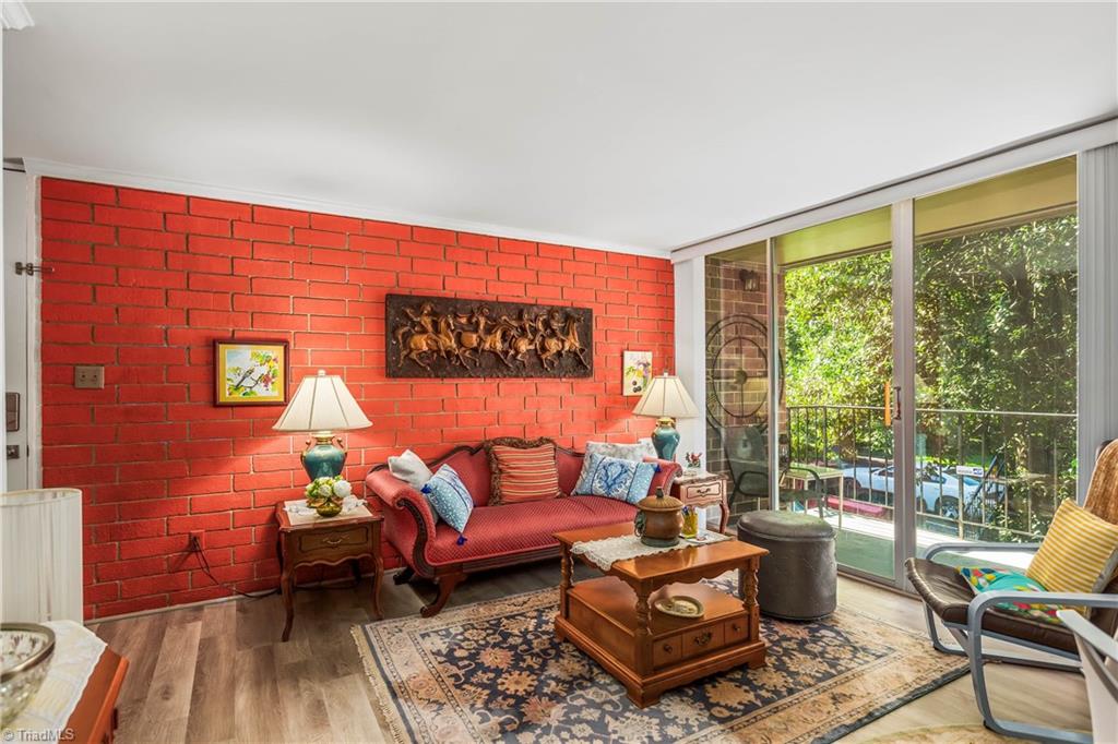 1725 S Hawthorne Road, Winston-Salem