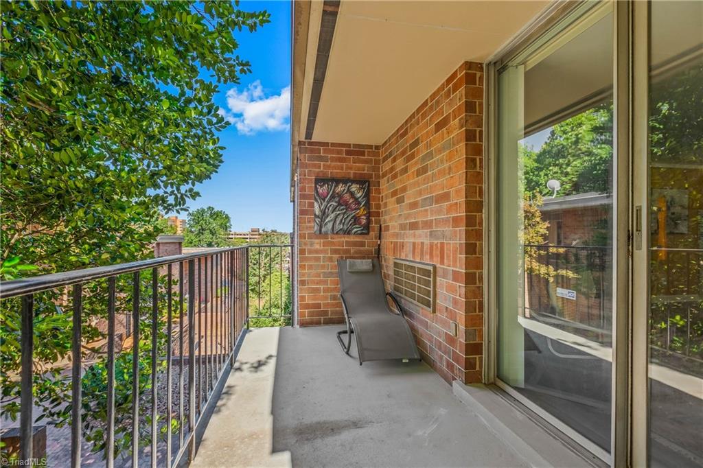 1725 S Hawthorne Road, Winston-Salem