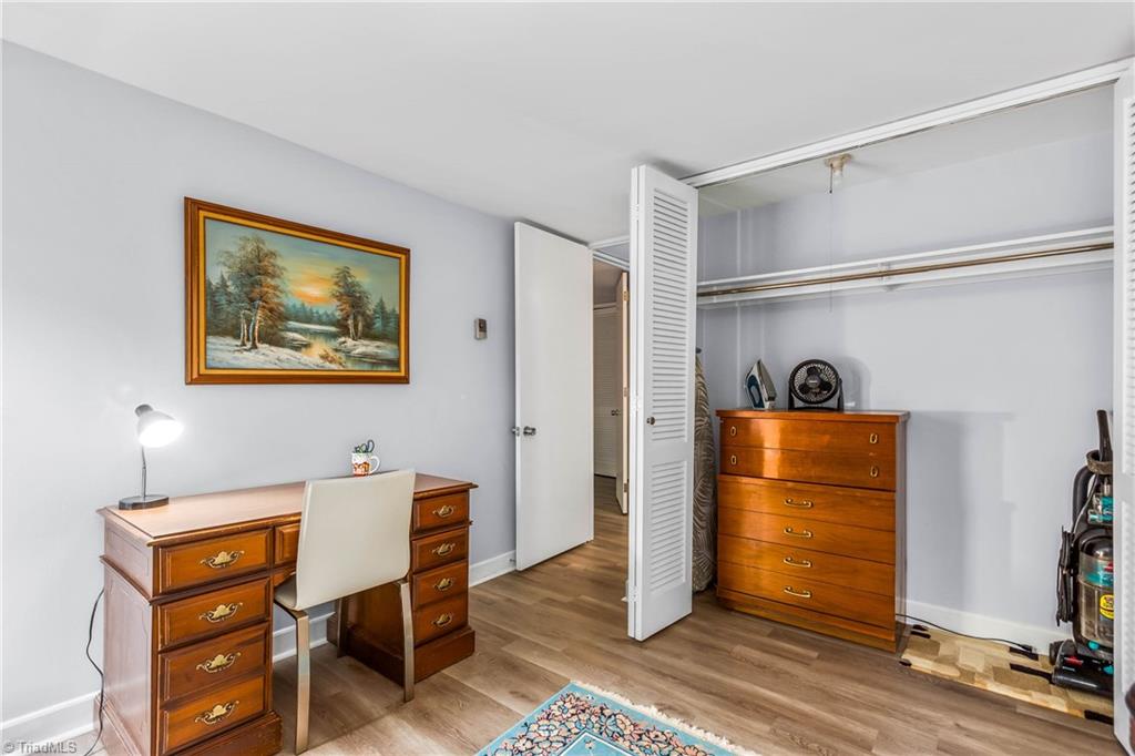 1725 S Hawthorne Road, Winston-Salem