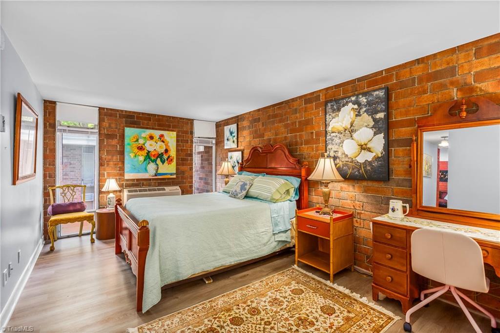 1725 S Hawthorne Road, Winston-Salem