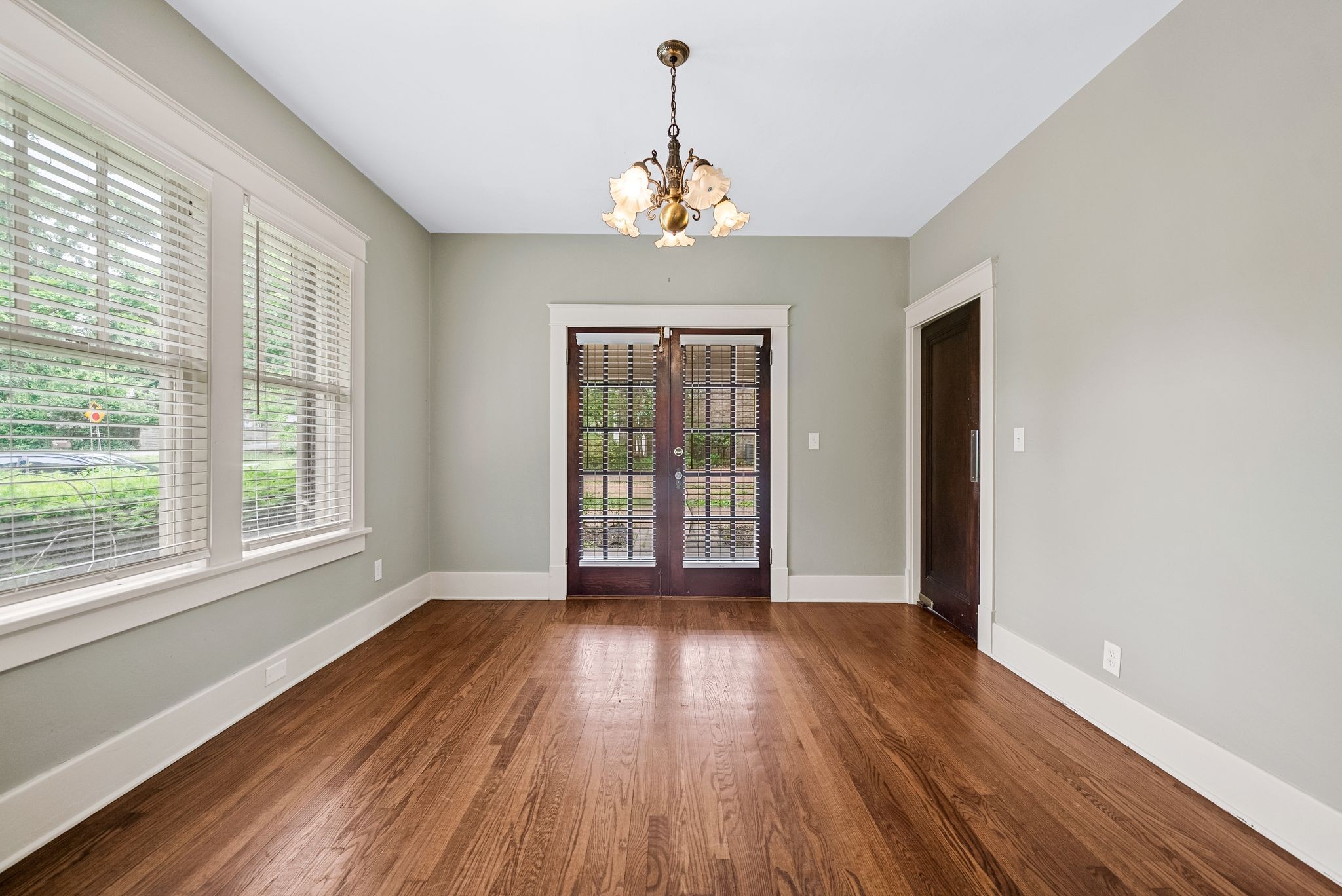 1009 Glendale Ln