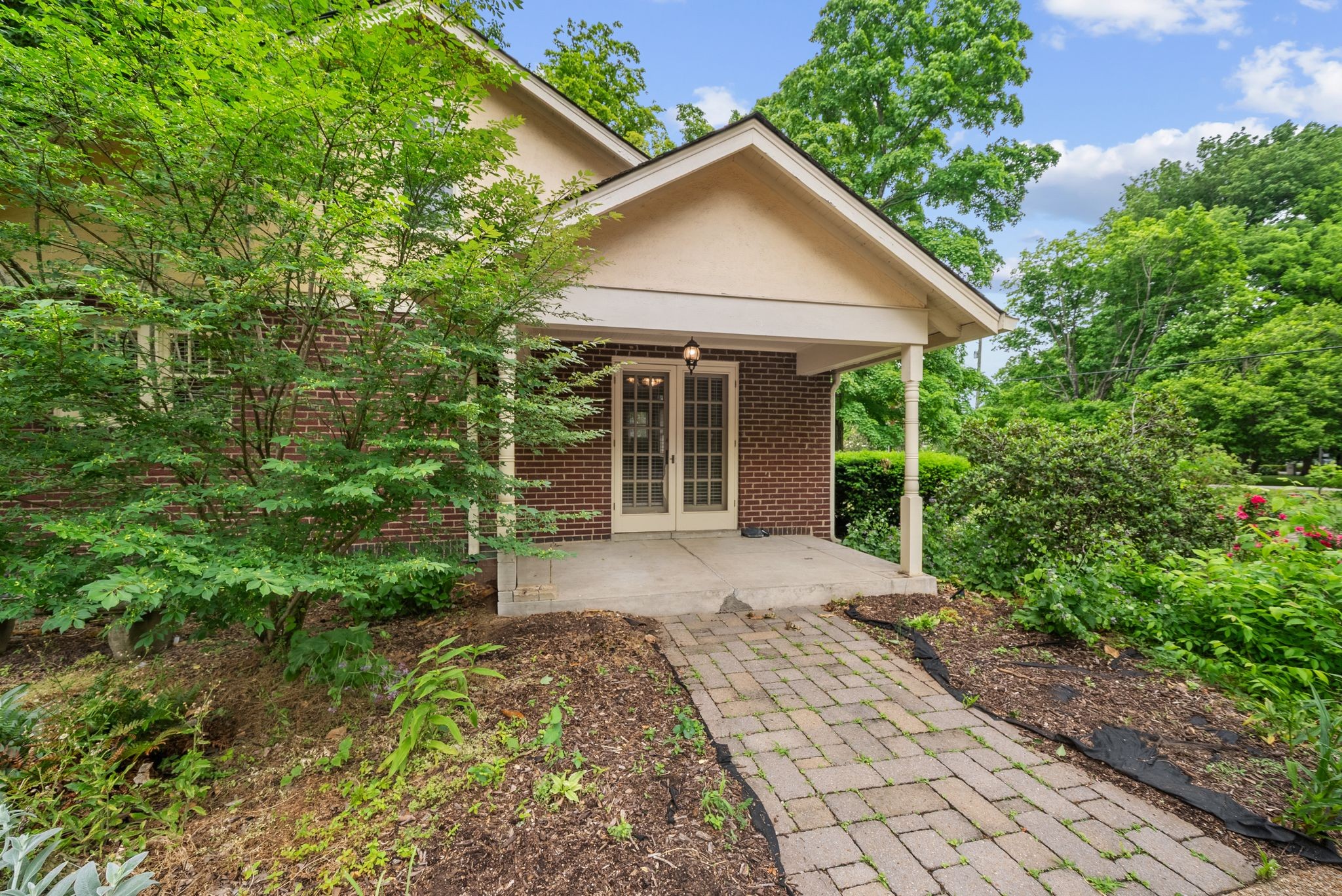 1009 Glendale Ln
