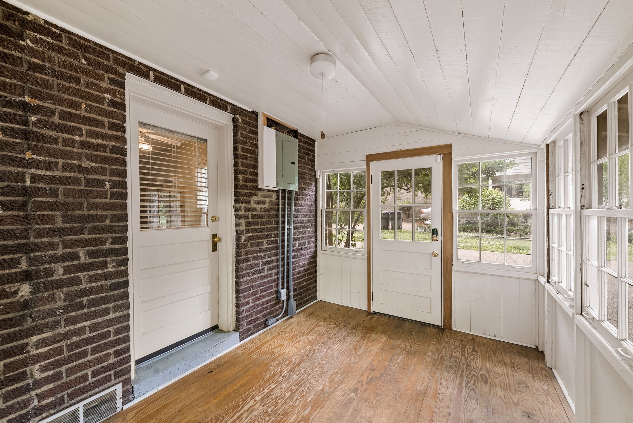 1009 Glendale Ln