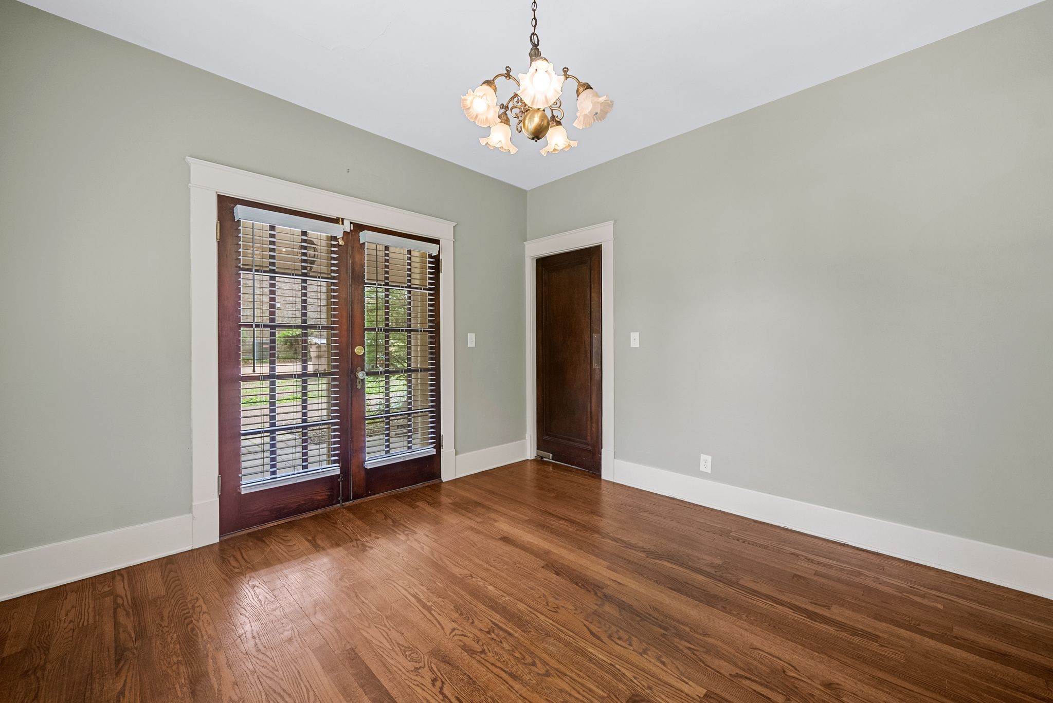 1009 Glendale Ln