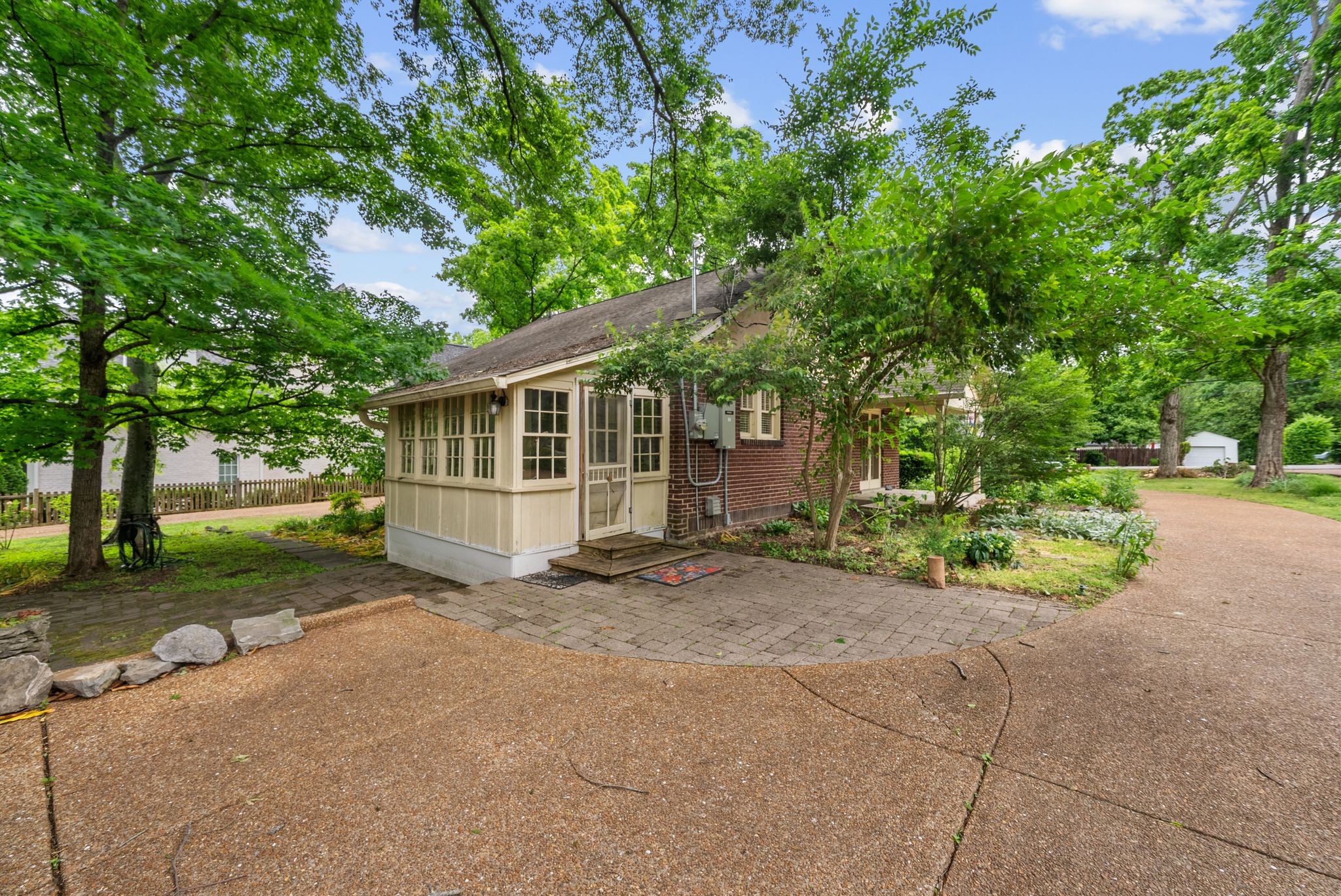 1009 Glendale Ln