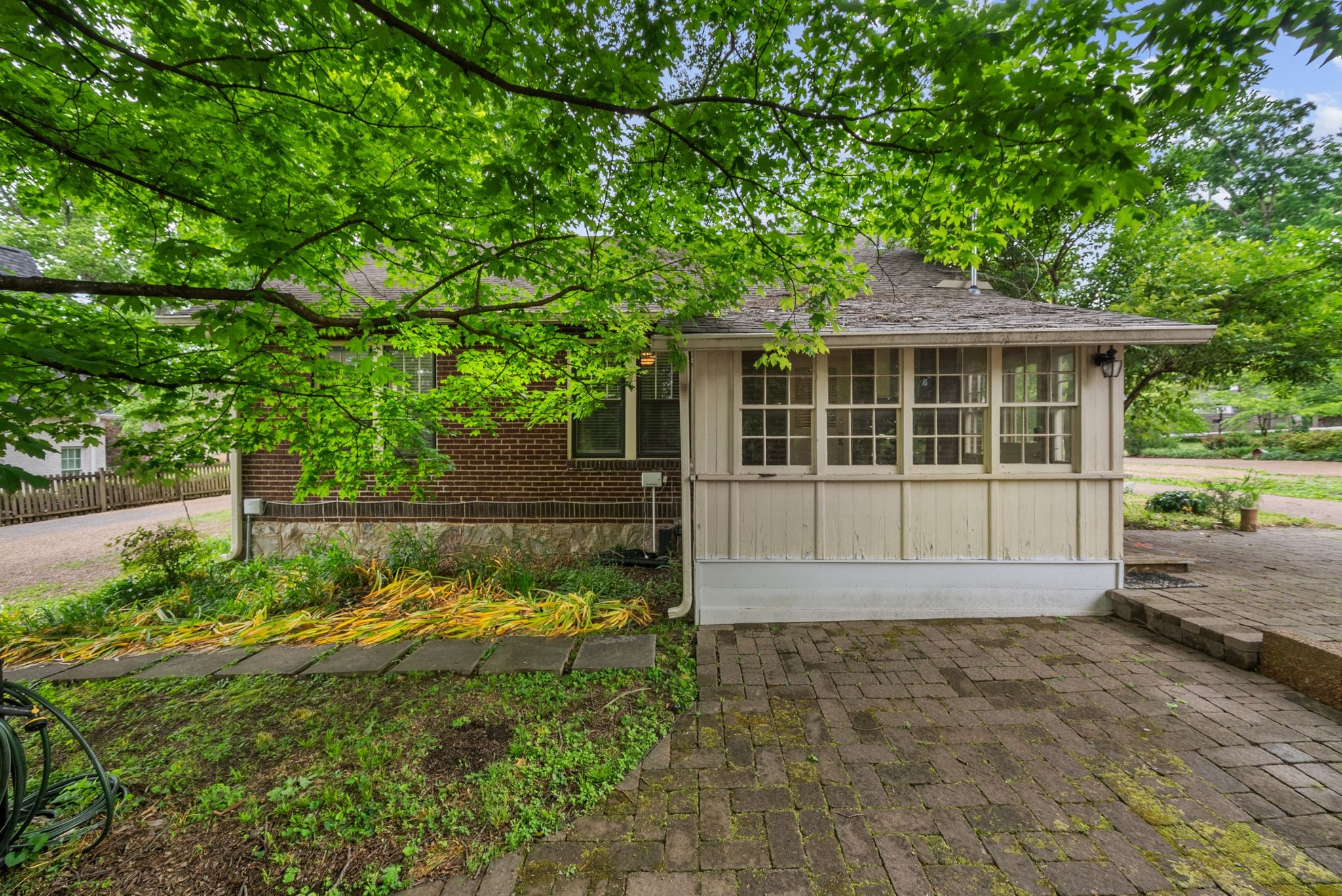 1009 Glendale Ln