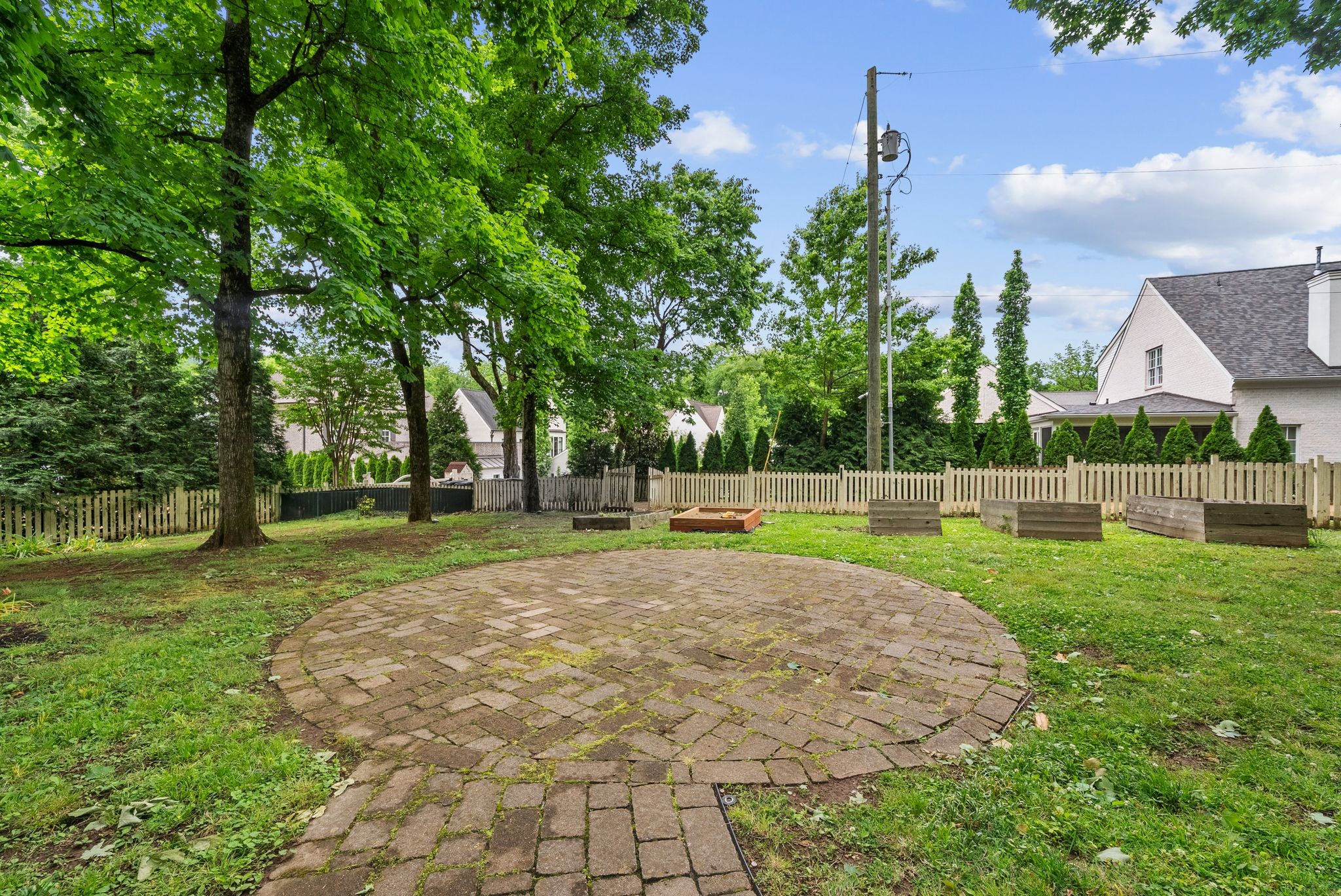 1009 Glendale Ln