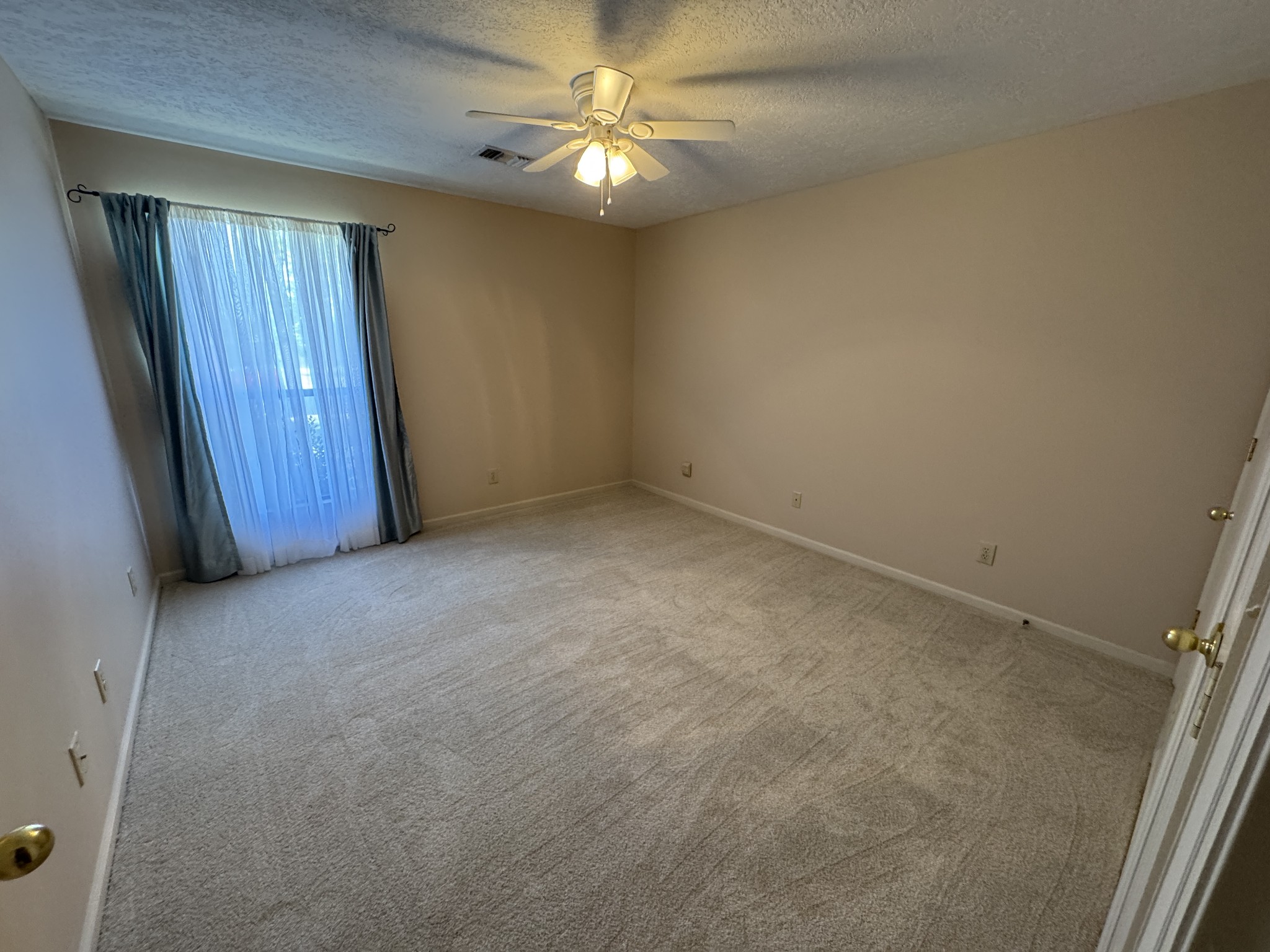 410 Castlewood Ln