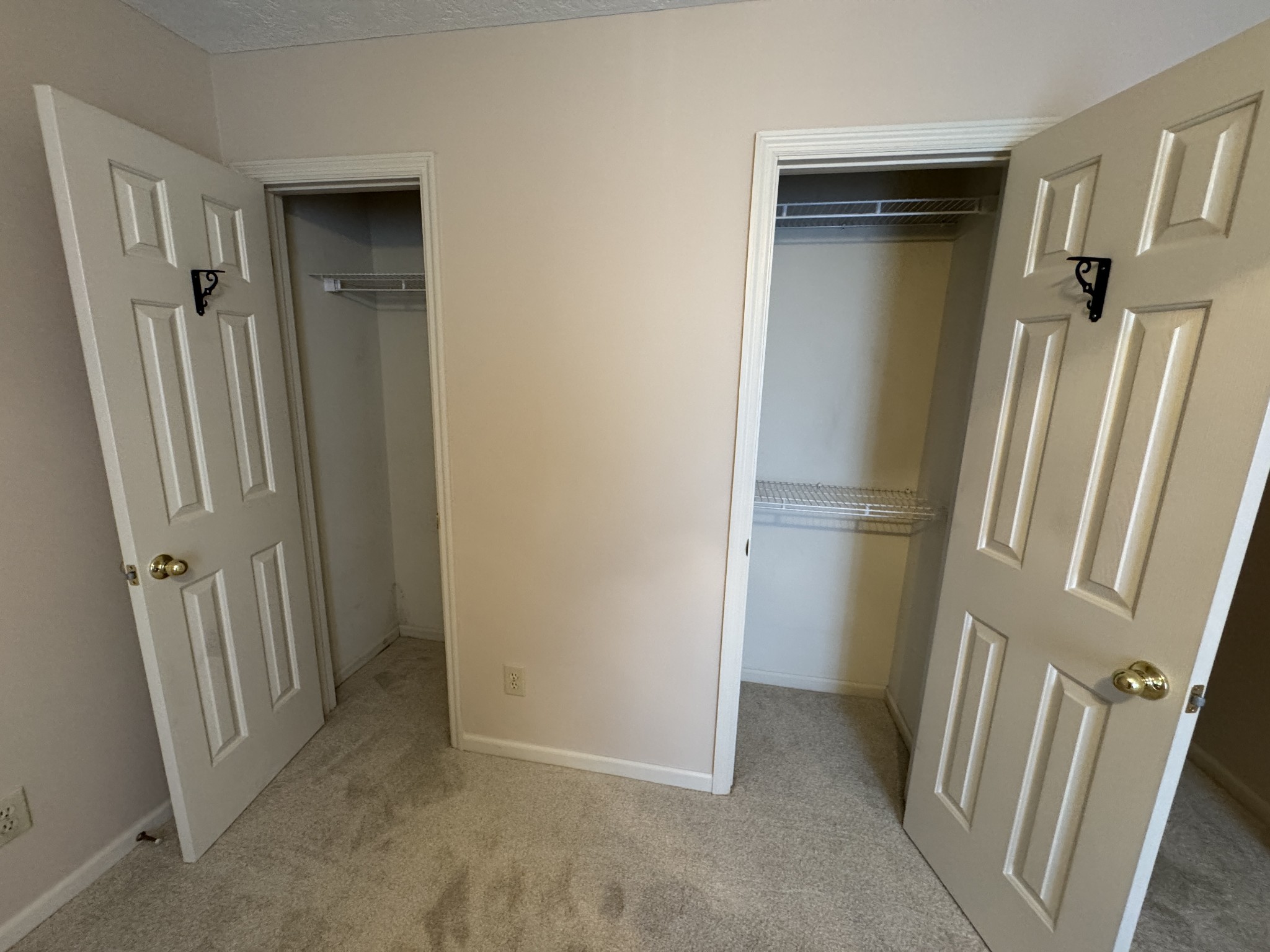 410 Castlewood Ln