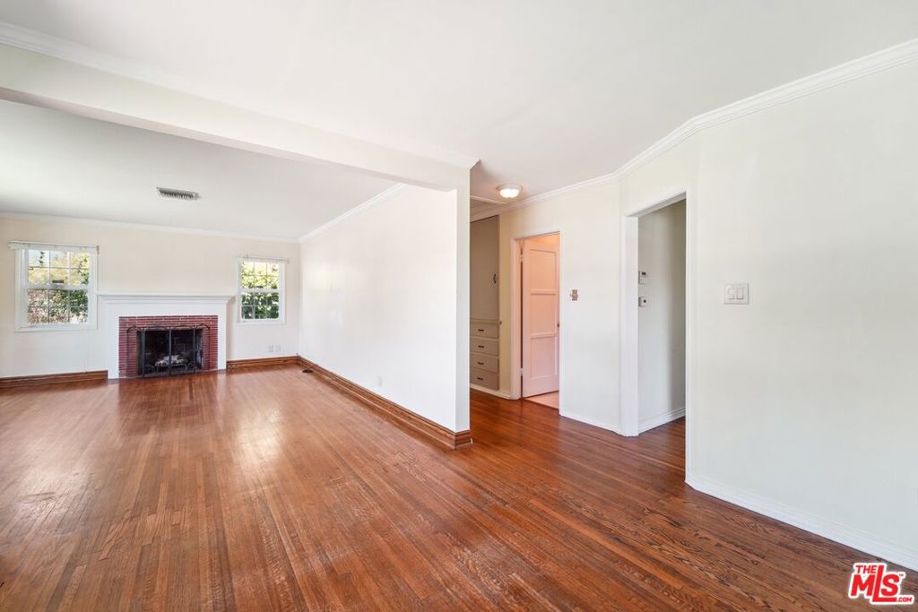 2605 S Bentley Avenue