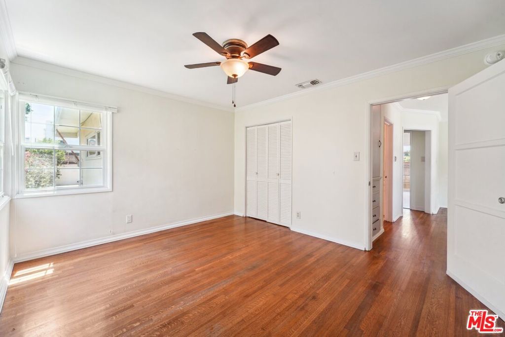 2605 S Bentley Avenue