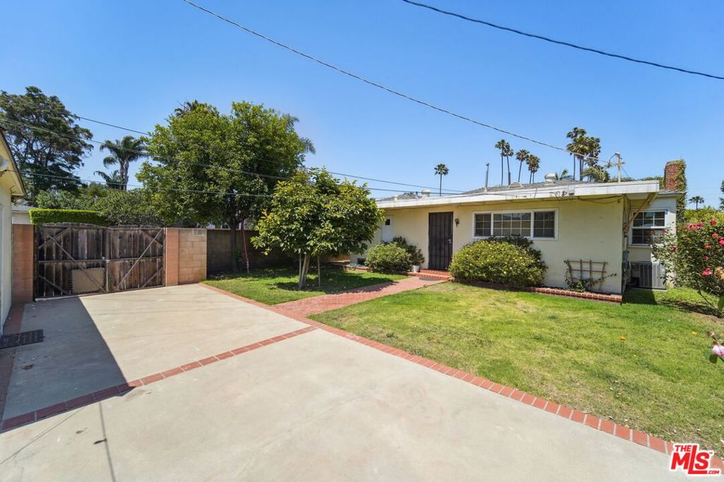 2605 S Bentley Avenue