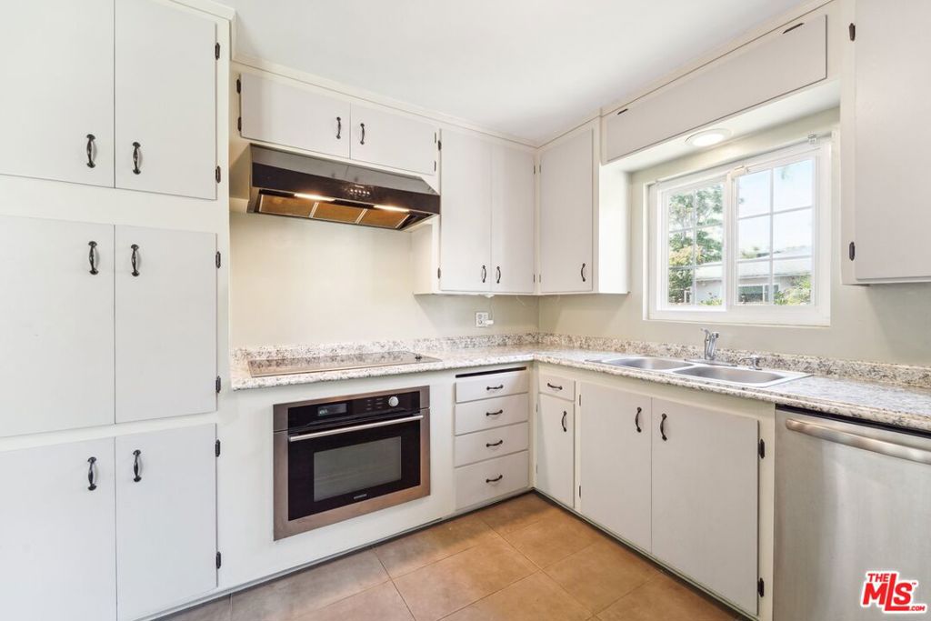 2605 S Bentley Avenue