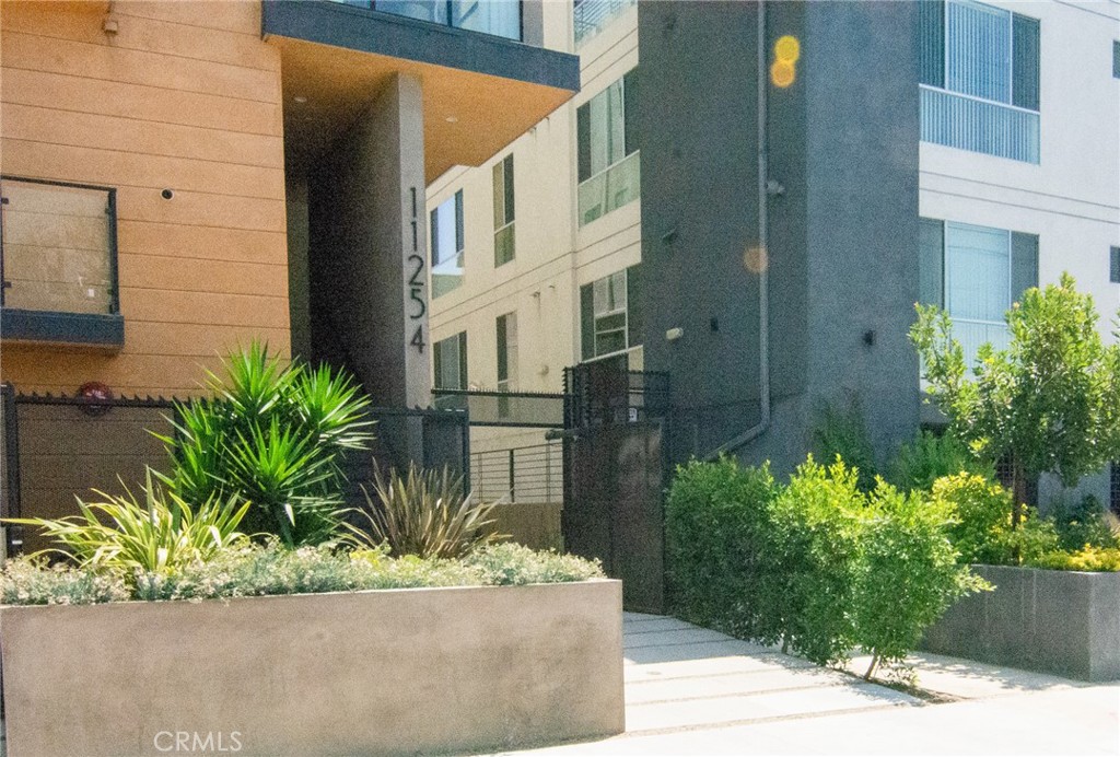 11254 Mississippi Avenue Unit: 4