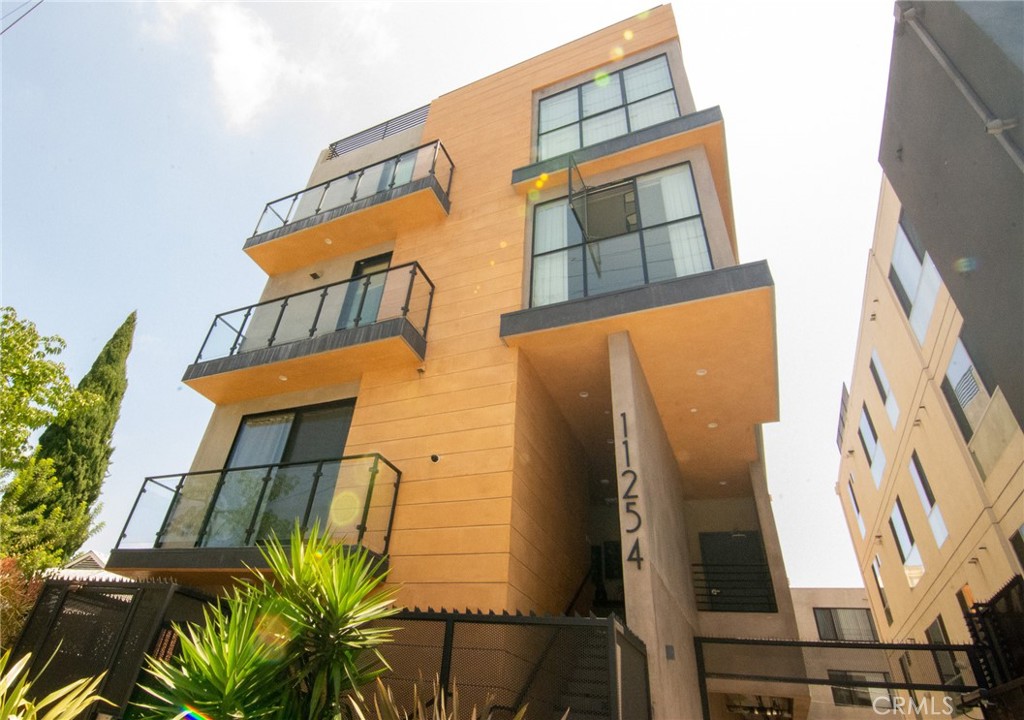 11254 Mississippi Avenue Unit: 4