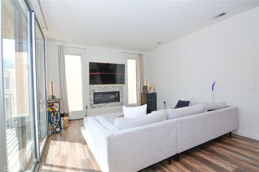 11254 Mississippi Avenue Unit: 4