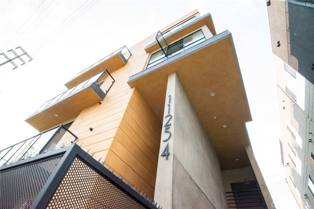 11254 Mississippi Avenue Unit: 4