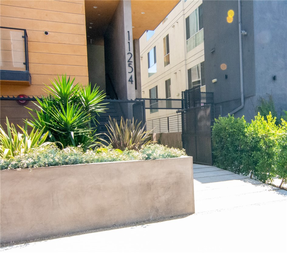 11254 Mississippi Avenue Unit: 4