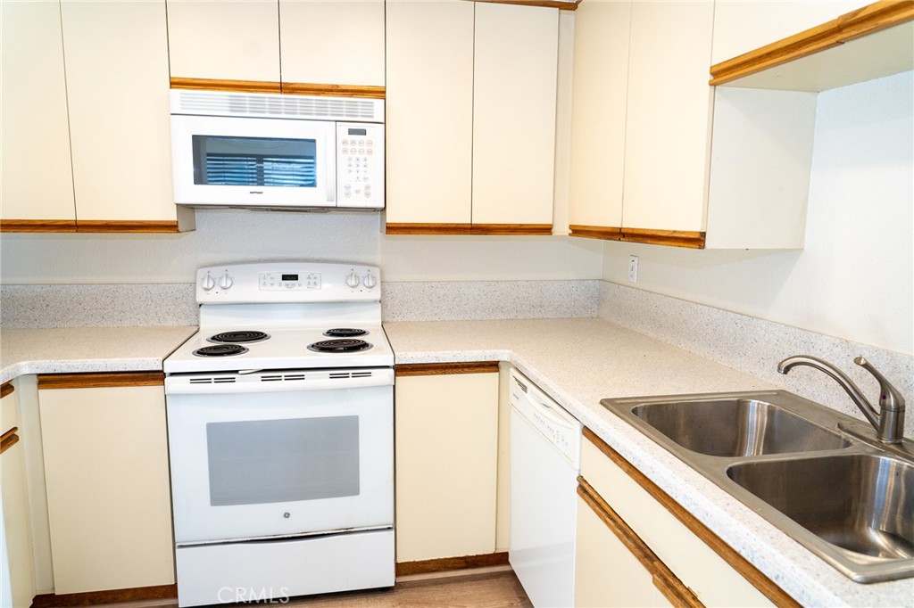 13 Pineoak Unit: 104