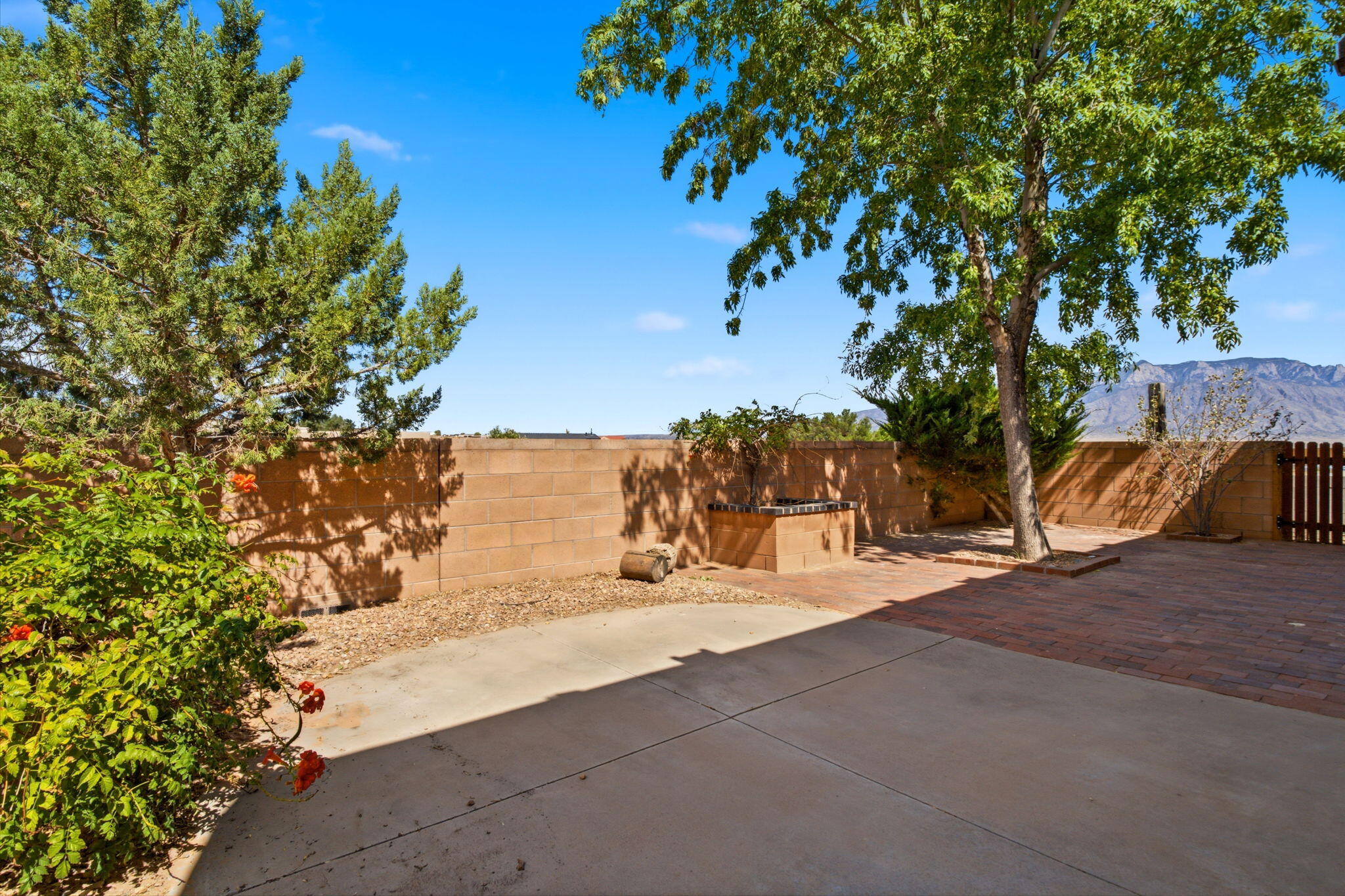 6325 Del Carmen Drive NE