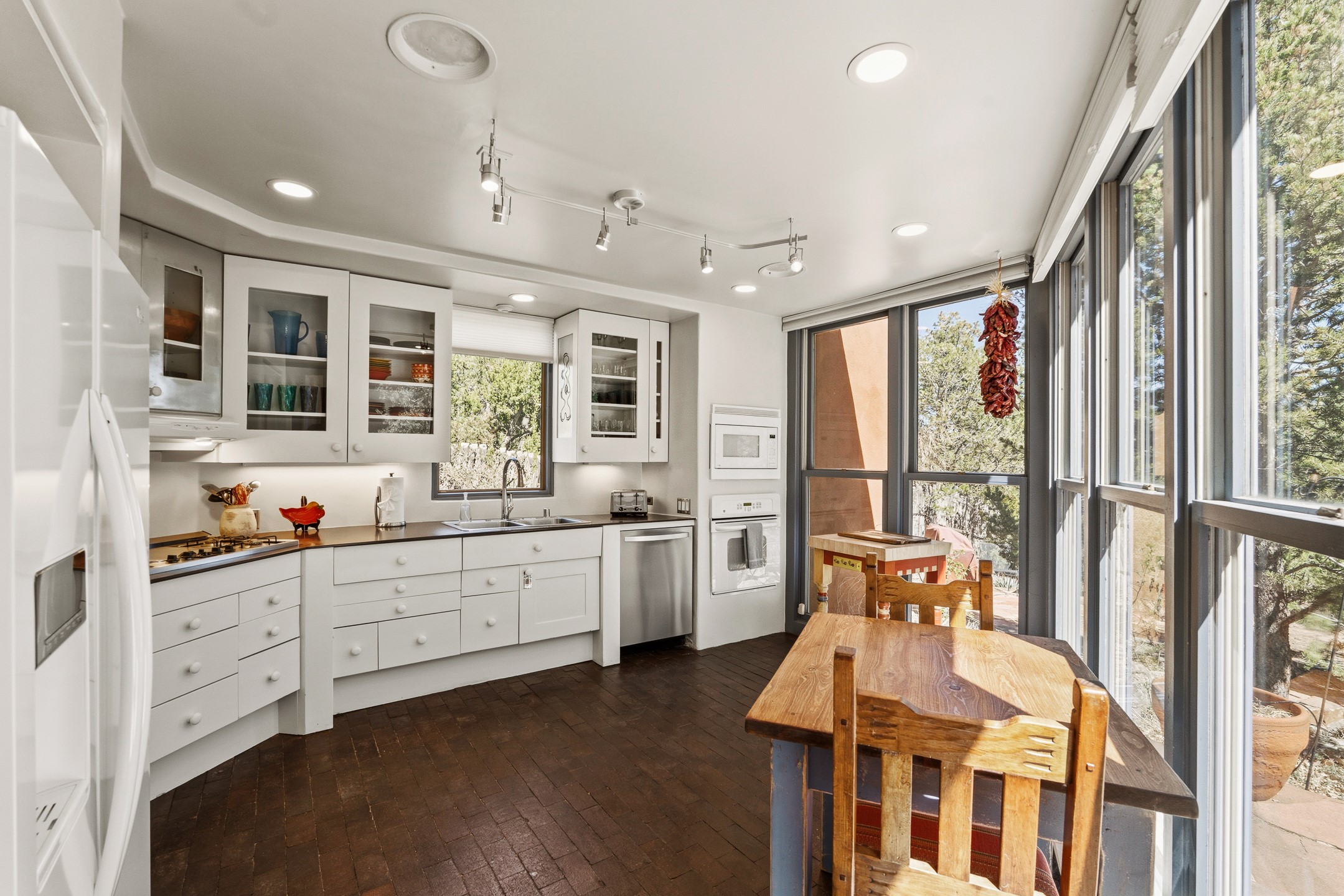 613 Camino Del Monte Sol