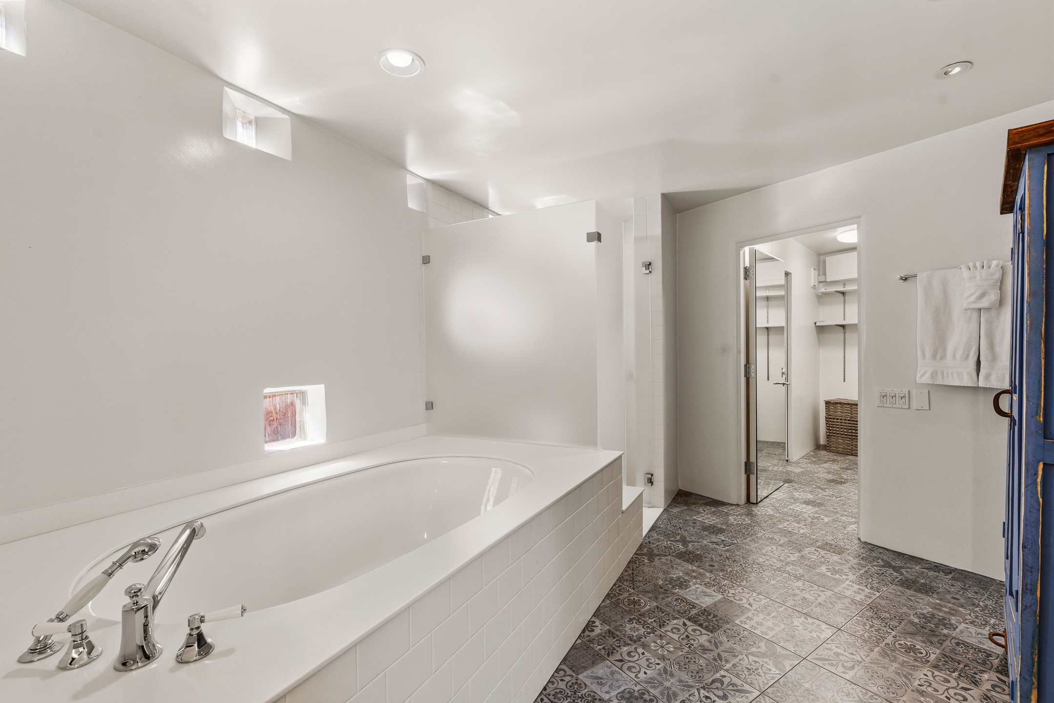 613 Camino Del Monte Sol